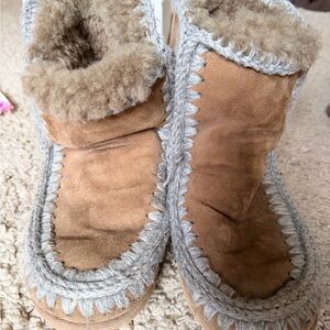 Mou Eskimo Women's Tan and Gray Shearling Slippers